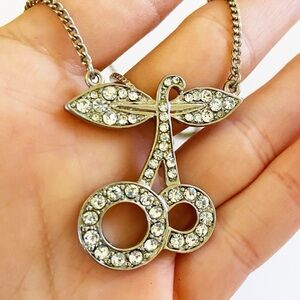 🍒 Vintage silver tone rhinestone cherry necklace 18-20”